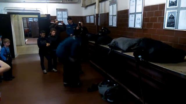 Как одевается пожарный по тревоге смотреть онлайн