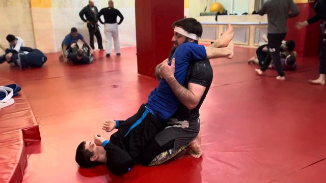 Как выйти из удушающего ногами?! смотреть онлайн