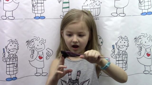 Новая причёска. Майя красит волосы. Kids show. Pink hair. смотреть онлайн