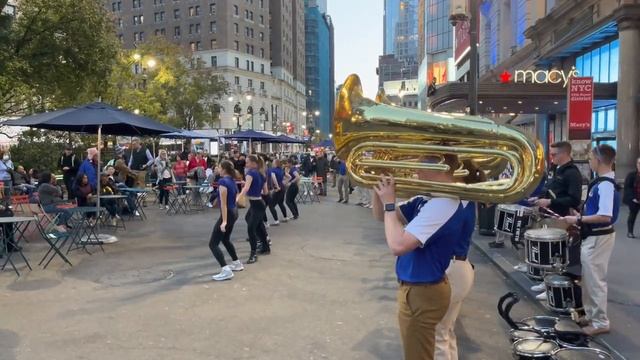 Strolling Bryant Park & 6th Ave - Walking Around New York City смотреть онлайн