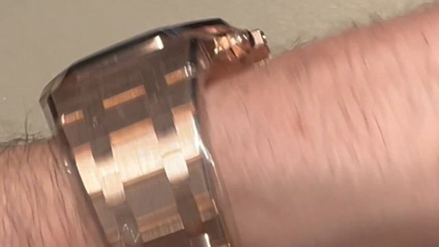 Footage in the AP store buying the Royal Oak Offshore. смотреть онлайн