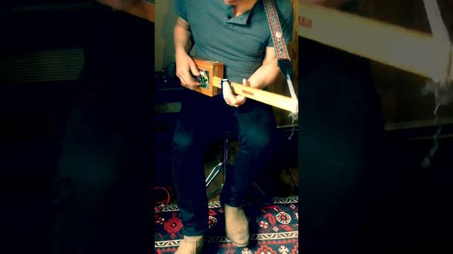 Cigar box boogie with boss drum machine . смотреть онлайн