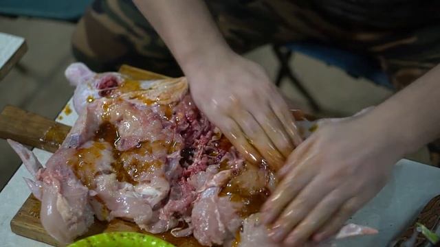 КУРИЦА ЦЕЛИКОМ НА МАНГАЛЕ, СОЧНАЯ, ВКУСНАЯ, НЕЖНАЯ!!! РЕЦЕПТ УБИЙЦА! "ПОРА ЖРАТЬ" смотреть онлайн