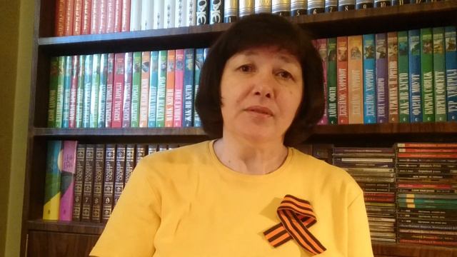 Песню "День Победы" поет Ольга Дмитриевна Опарина - директор библиотеки им. В.Г. Белинского смотреть онлайн