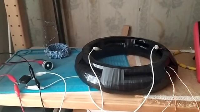 БТГ заряжает конденсатор и питает лампочку от фонарика при нулевом токе ? смотреть онлайн