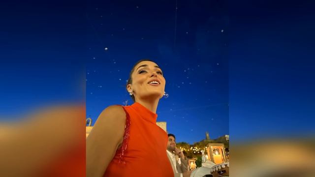 Así anunciaron Hande y Hakan la feliz noticia a sus familias... Aquí están esos momentos... смотреть онлайн