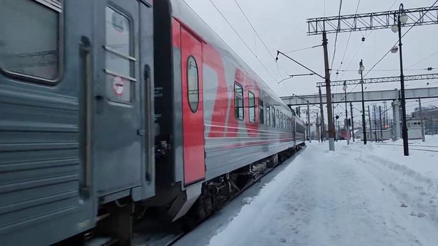 Электровоз ЧС7 - 066 прибывает с пассажирским поездом Адлер - Москва смотреть онлайн