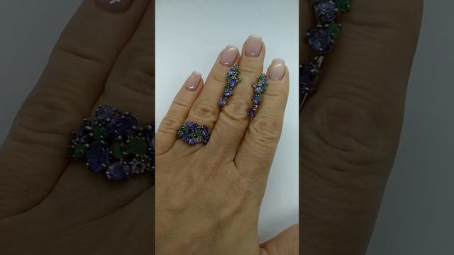 Комплект "Дива" танзаниты, изумруды натуральные, серебро смотреть онлайн