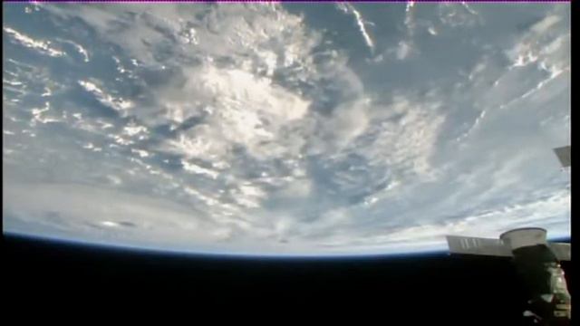 Тайфун возле острова Фиджи. вид из космоса с борта МКС-сейчас 15.02.2018.22:14 смотреть онлайн