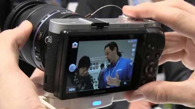 CES 2013: Hands-On mit der Systemkamera Samsung NX300 смотреть онлайн