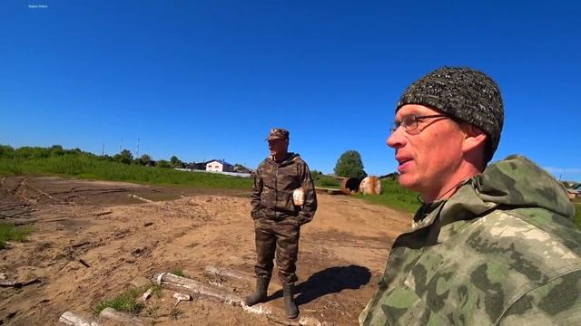 Утро в деревне начинается с похода в магазин. Показал мост через речку. Ягоды черемухи не будет. смотреть онлайн