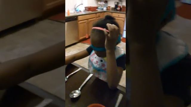 Drama Queen - food guessing challenge смотреть онлайн