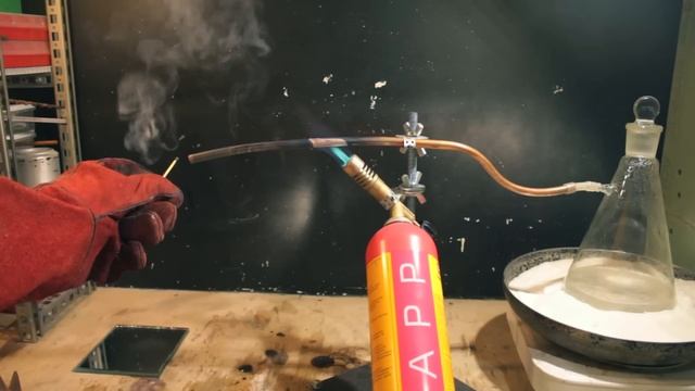 ? ВОДА ЗАЖИГАЕТ ОГОНЬ. Простой эксперимент. Я такого не ожидал. смотреть онлайн