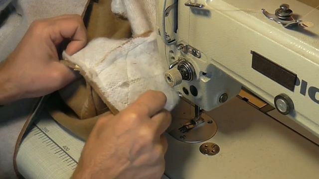 28 Женское зимнее пальто Подшивка низа, соединение рукавов подкладки и верха смотреть онлайн