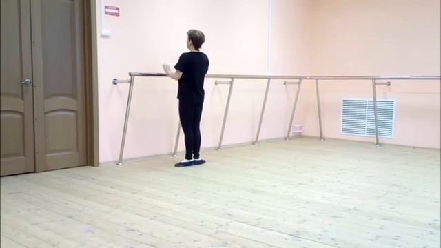 Упражнения у станка. Клуб "Заречье" д. Слобода (г.о. Клин) смотреть онлайн