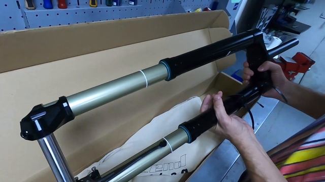 Перевёрнутая амортизационная Enduro/Freeride вилка Intend Flash смотреть онлайн