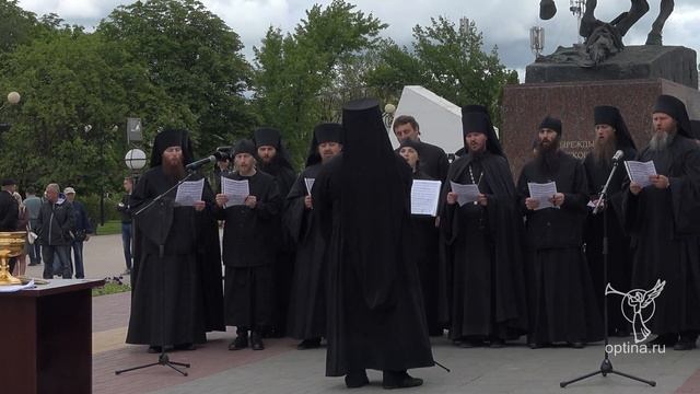 Братский хор Оптиной пустыни на церемонии вручения Знамени смотреть онлайн