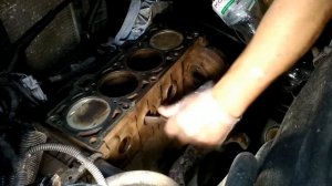 Как вытащить из блока цилиндров заглушку ??