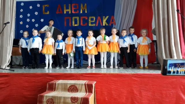 Песня "Мир похож на цветной луг" смотреть онлайн