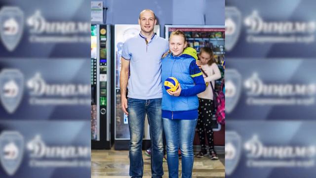 Брагин Роман вручает мячи с автографами смотреть онлайн