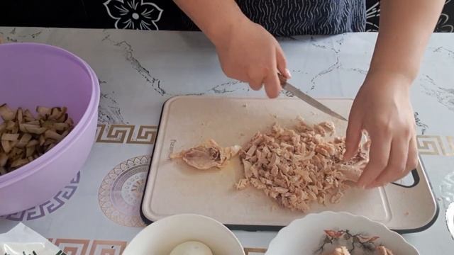 Обалденно Вкусный салат из самых простых продуктов смотреть онлайн