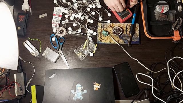 Как переделать гирлянду с питания от батареек на питание от сети 220В. +Урок пайки для новичков смотреть онлайн