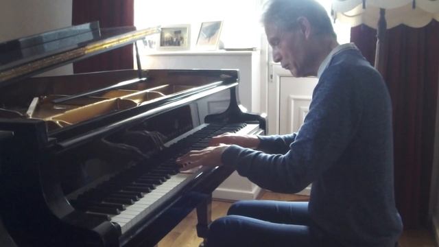 Balakirev, Sonata in B-flat minor (1905) played by Julian Hellaby (paulprocopolis) смотреть онлайн