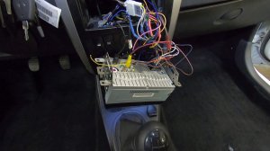 Nissan Almera Подключаем недоподключённую камеру заднего вида