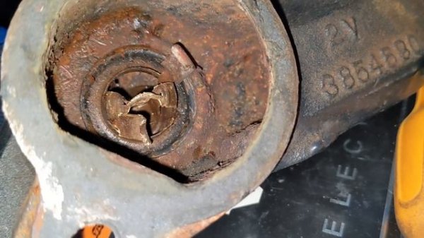 Volvo Penta Thermostat Removal and Replacement