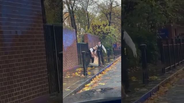 Британские офицеры толком арестовать не могут