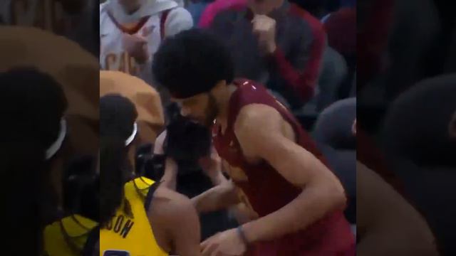 Darius Garland no-look to Jarrett Allen 👀 смотреть онлайн