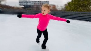 Невероятно!!! Фигурное катание дети!!! Юная фигуристка импровизирует на льду! Miroslava Lebedeva!