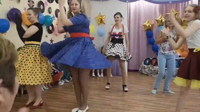Выпускной Лейлы - танец Mama Maria! смотреть онлайн