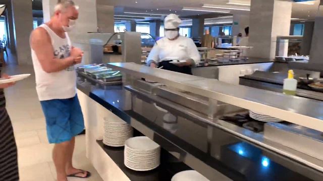 Утренние завтраки в Grand Resort Barcelo. Сегодня 10-й по счёту смотреть онлайн
