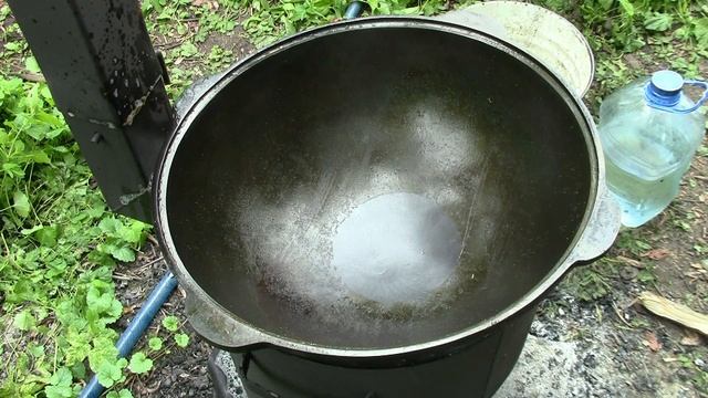 Купил казан! Обжигаю, прокаливаю, готовлю каурма-шурпу в казане! смотреть онлайн
