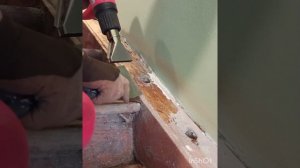 Как эффективно удалить старую краску с дерева с помощью фена. #паловаякраска #грузия #тбилиси