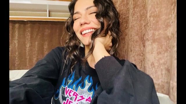 Demet Özdemir talked about Can Yaman and Francesca Chillemi for the first time! смотреть онлайн