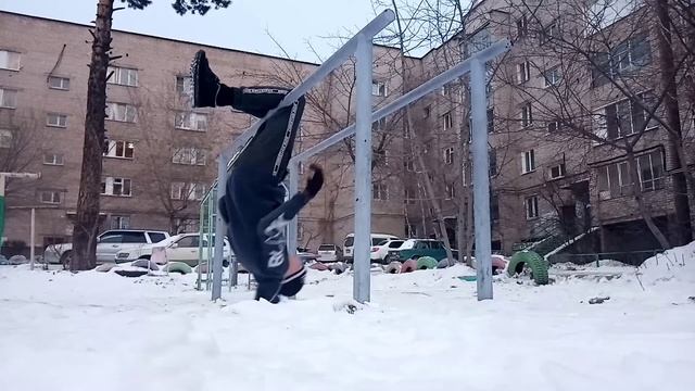 Обучалка#1 ТОПОРИК НА БРУСЬЯХ