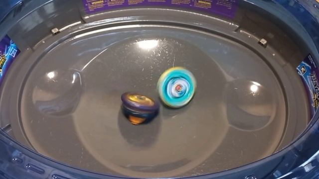 Турнир волчков Surge на новой арене Hasbro Бейблейд/Beyblade смотреть онлайн