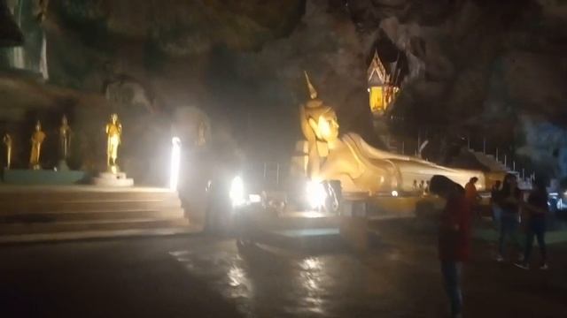 Храм Лежащего Будды в Пещере Обезьян смотреть онлайн
