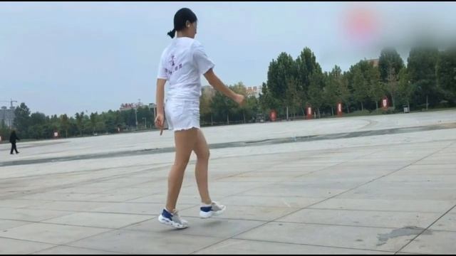 Цинцин с семьей на площади г. Нэйхуан / Neihuang смотреть онлайн