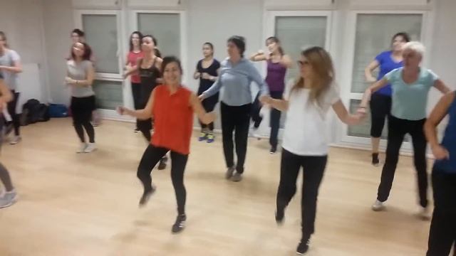 En France on danse !!! Zumba - Soprano - Cosmo смотреть онлайн