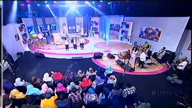 Cecepy - Ayu Ting Ting Julia Perez Zaskia Gotik - Cari Berkah смотреть онлайн