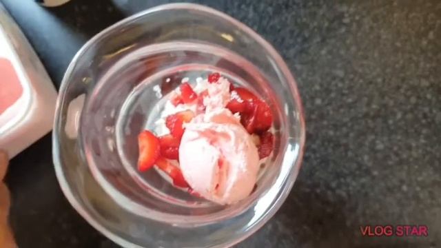 (QUICK AND EASY )STRAWBERRY ? SUNDAE ? ? смотреть онлайн
