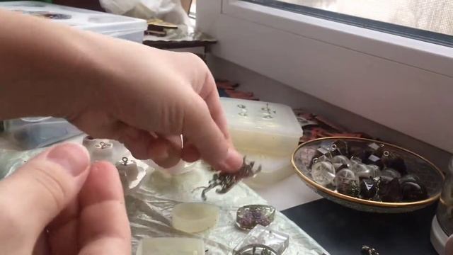 ЭПОКСИДНАЯ СМОЛА застыла. Извлекаю из силиконовых молд смотреть онлайн