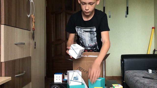 Анбоксинг с cccstore.ru - YJ 2x2x2 MGC, YJ 4x4x4 YuSu V2 M, Cyclone Boys Skewb, YJ Megaminx MGC. смотреть онлайн