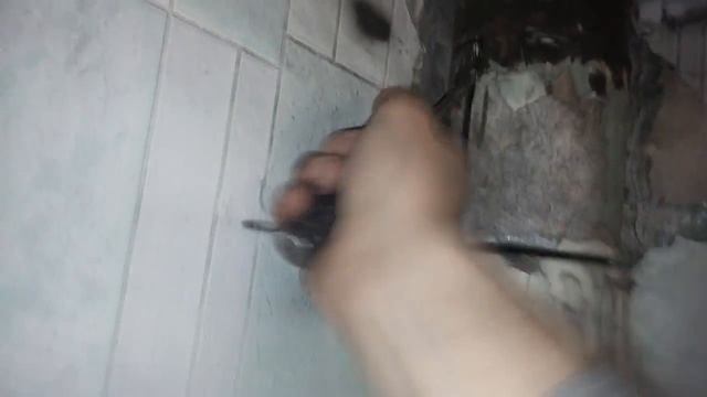 Врезка пластика в сотый чугун. / Embedding of plastic in the hundredth cast iron. смотреть онлайн