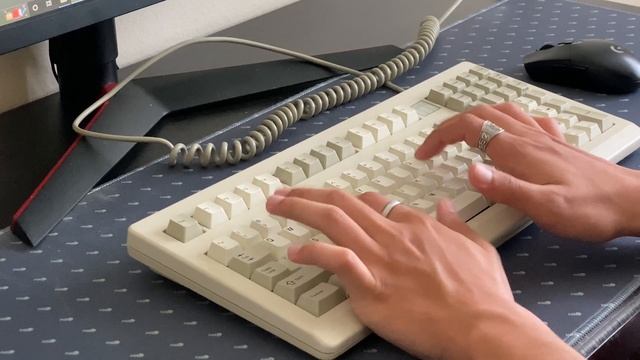 Cherry G81-1800 HAU typing sounds смотреть онлайн