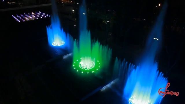 ЗАВОРАЖИВАЮЩЕЕ ВИДЕО ТАНЦУЮЩЕГО ФОНТАНА смотреть онлайн