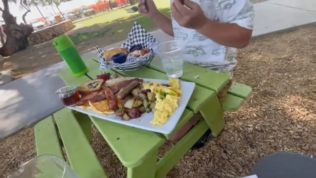 Joe's Farm Grill Review смотреть онлайн